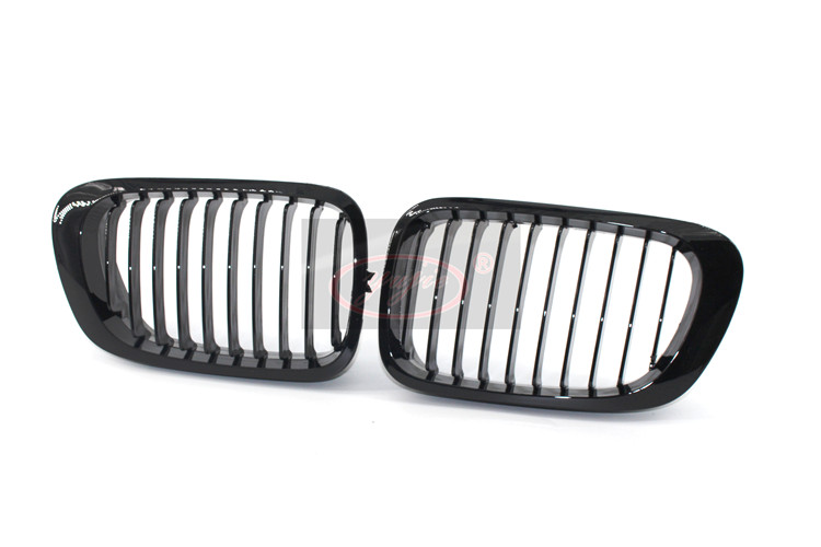 BMW E46 two bright black grille door the old one